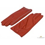 Guanto donna in vera pelle nappa foderato cashmere con borchie nickel sul dorso.